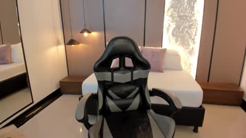 L I L L Y online show from 02/21/26, 12:17