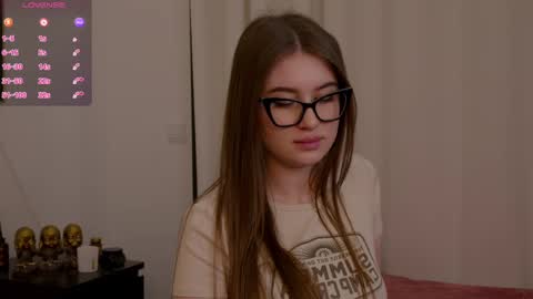 Lilly Colins online show from 02/09/25, 08:24