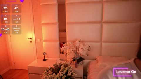 Lilly Colins online show from 10/10/25, 06:18