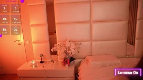 Lilly Colins online show from 10/23/25, 06:50