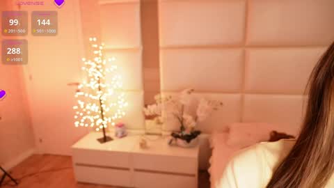 Lilly Colins online show from 05/07/26, 08:03
