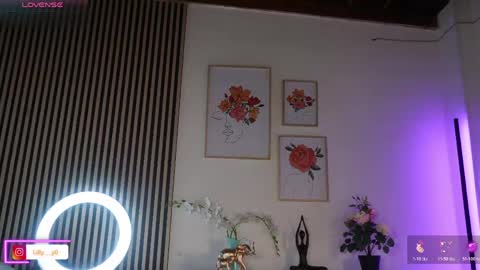 Snapshot of lilly_dollss chatting on 05/03/26, 01:28 Sofia online show from 05/03/26, 01:28