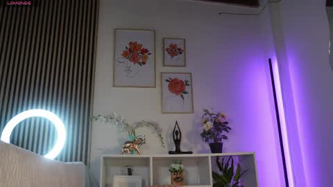 Snapshot of lilly_dollss chatting on 05/23/26, 01:37 Sofia online show from 05/23/26, 01:37