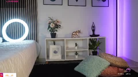Snapshot of lilly_dollss chatting on 07/09/26, 01:37 Sofia online show from 07/09/26, 01:37