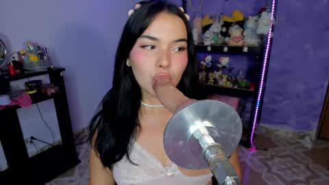 Snapshot of lilly_kinky chatting on 09/19/25, 02:57 Lilly  online show from 09/19/25, 02:57