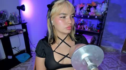 Snapshot of lilly_kinky chatting on 10/23/25, 03:28 Lilly  online show from 10/23/25, 03:28