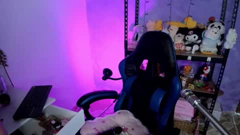 Lilly  online show from 12/14/25, 03:56