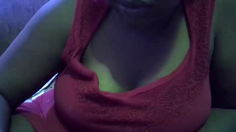 Snapshot of lillybae1811 chatting on 05/16/26, 10:52 lillybae1811 online show from 05/16/26, 10:52