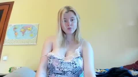 Snapshot of lillydepp chatting on 10/08/25, 11:30 Lilly Depp online show from 10/08/25, 11:30