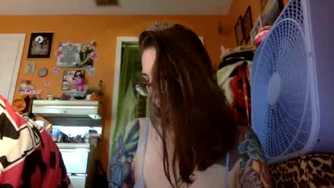 Snapshot of lillylushabae chatting on 09/14/25, 10:31 hi guys im back on here 3 online show from 09/14/25, 10:31