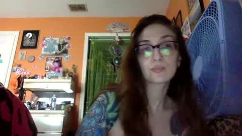 hi guys im back on here 3 online show from 02/18/26, 07:43