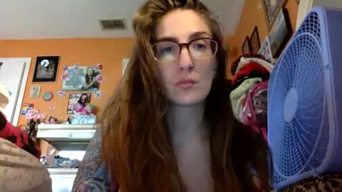 Snapshot of lillylushabae chatting on 05/25/26, 08:59 hi guys im back on here 3 online show from 05/25/26, 08:59