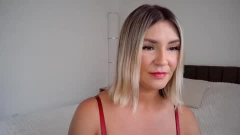 Lilly Lux online show from 02/15/26, 08:49