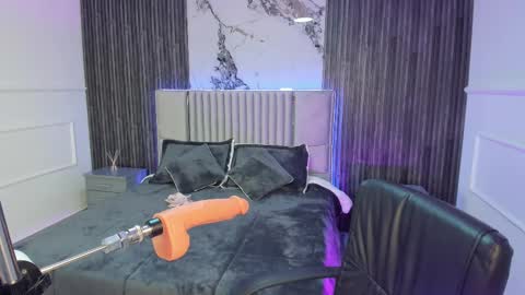 Lilly Ortiz online show from 02/15/25, 08:54