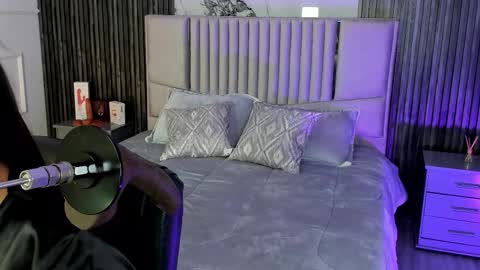 Lilly Ortiz online show from 11/14/25, 08:18