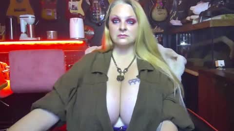 Snapshot of lillyth chatting on 10/01/25, 05:35 Lillyth Eden online show from 10/01/25, 05:35