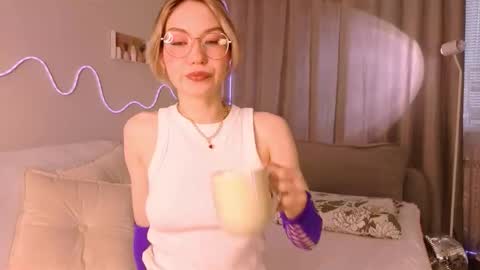 Snapshot of lilosims chatting on 10/15/25, 02:33 Lilo online show from 10/15/25, 02:33