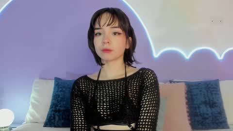 Snapshot of lilou_albrecht chatting on 01/27/25, 11:43 Lilou online show from 01/27/25, 11:43