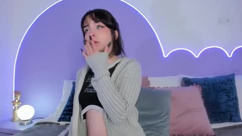 Snapshot of lilou_albrecht chatting on 02/11/25, 02:57 Lilou online show from 02/11/25, 02:57