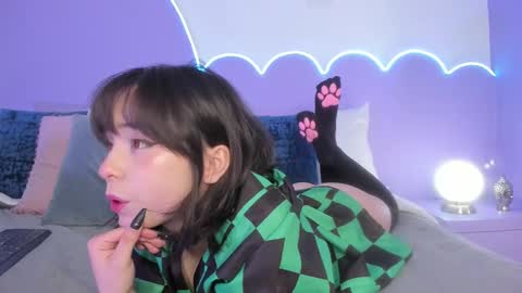 Snapshot of lilou_albrecht chatting on 02/19/25, 02:23 Lilou online show from 02/19/25, 02:23