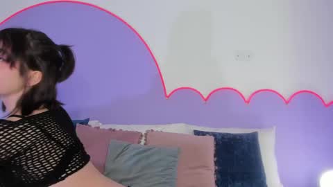 Snapshot of lilou_albrecht chatting on 03/06/25, 01:24 Lilou online show from 03/06/25, 01:24