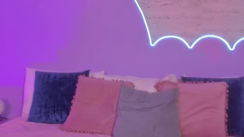 Snapshot of lilou_albrecht chatting on 10/21/25, 11:44 Lilou online show from 10/21/25, 11:44