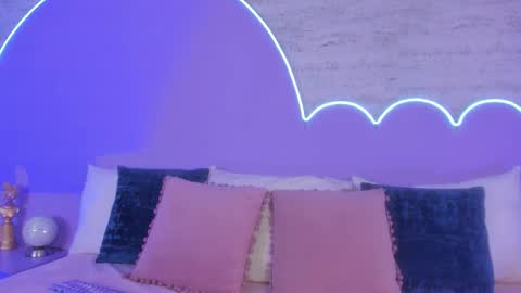 Snapshot of lilou_albrecht chatting on 11/11/25, 12:16 Lilou online show from 11/11/25, 12:16