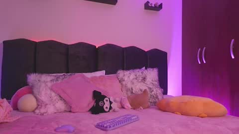 Snapshot of lilou_albrecht chatting on 02/24/26, 11:52 Lilou online show from 02/24/26, 11:52