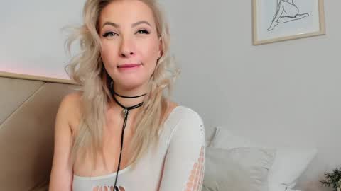 Lilou  online show from 01/16/25, 09:27