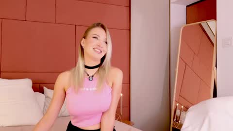 Lilou  online show from 04/09/26, 12:32