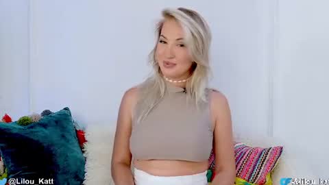 Snapshot of liloukatt chatting on 07/15/26, 12:43 Lilou online show from 07/15/26, 12:43