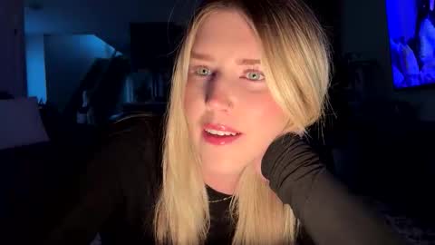 Ava online show from 04/21/26, 10:56