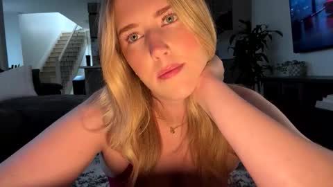 Ava online show from 04/23/26, 01:35