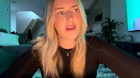 Ava online show from 04/30/26, 02:12