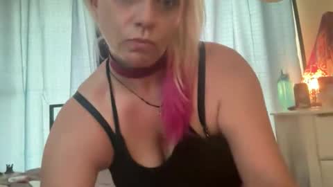 lilpuffster online show from 10/25/25, 09:09