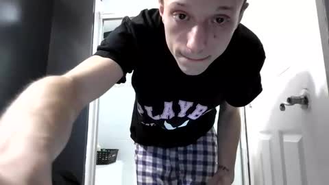 Snapshot of lilvioletxxx chatting on 11/27/25, 05:20 Little Violet online show from 11/27/25, 05:20
