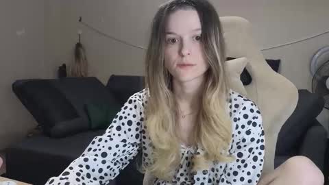 Snapshot of lily_and_jake chatting on 12/01/25, 02:49 lily_and_jake online show from 12/01/25, 02:49