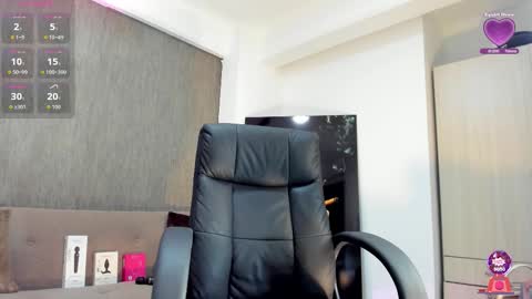 lily_cash1 online show from 10/18/25, 07:14