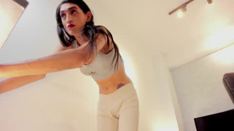 lily_cash1 online show from 10/22/25, 07:46