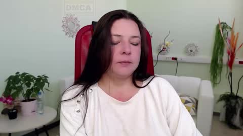 Lily online show from 10/06/25, 07:50