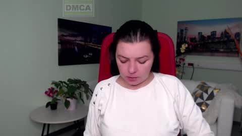 Lily online show from 11/19/25, 04:45