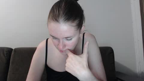 lily_love_x online show from 10/02/25, 11:23