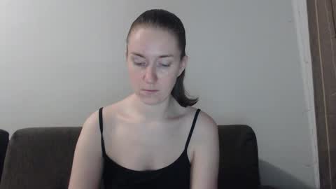 lily_love_x online show from 10/27/25, 10:47