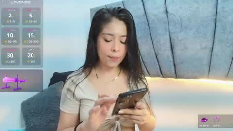 Snapshot of lily_meghan chatting on 06/19/26, 08:01 LILY MEGHAN online show from 06/19/26, 08:01