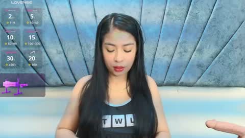 Snapshot of lily_meghan chatting on 07/05/26, 02:02 LILY MEGHAN online show from 07/05/26, 02:02