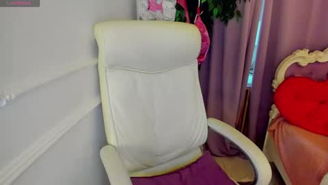 Snapshot of lily_merlin chatting on 07/19/26, 02:37 Lily online show from 07/19/26, 02:37