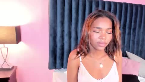 Lily Miiller online show from 03/10/25, 09:29