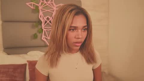 Lily Miiller online show from 12/21/25, 08:05