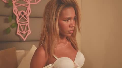 Lily Miiller online show from 01/09/26, 09:16