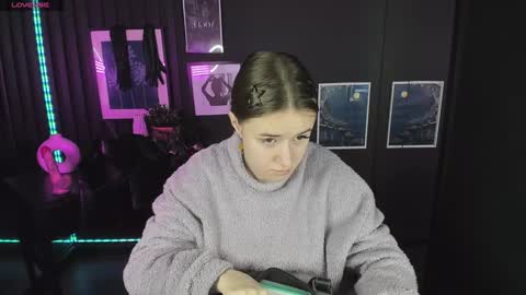 Snapshot of lily_moonlight chatting on 12/21/24, 07:03 Lily online show from 12/21/24, 07:03